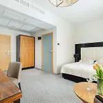 Unique With Air Conditioning Sauna And Swimming Pool By Renters Apartment *