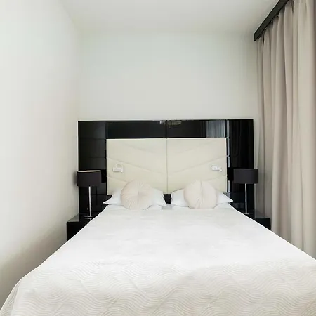 Unique With Air Conditioning Sauna And Swimming Pool By Renters Apartment