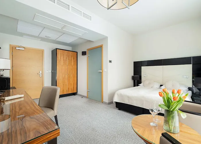 Unique With Air Conditioning Sauna And Swimming Pool By Renters Apartment *